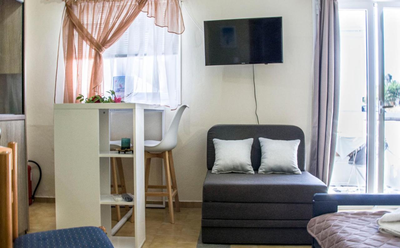 Christina Rooms Adamantas  ภายนอก รูปภาพ