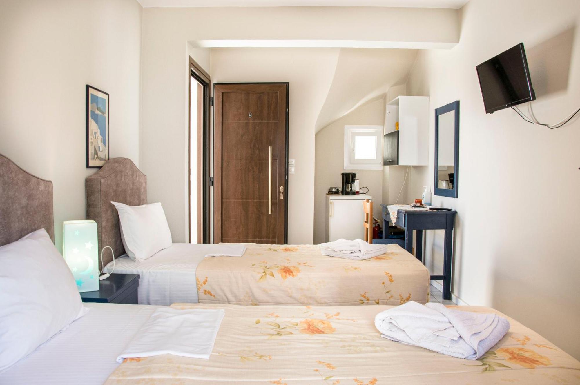 Christina Rooms Adamantas  ภายนอก รูปภาพ